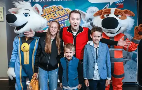 «Мои племянники и мой сын»: Евгений Миронов перестал прятать тайного отпрыска