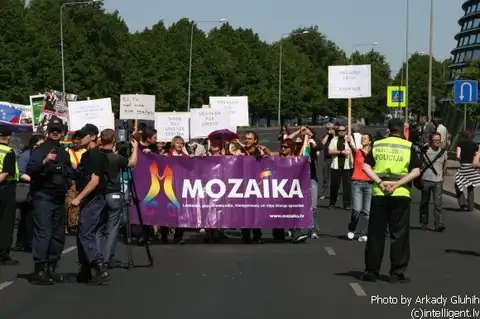 В Латвии еще много людей, которые хотят быть “святее папы римского”: Mozaika