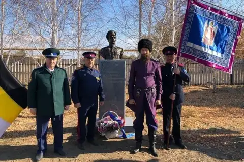В Оренбуржье установили бюст белого полковника, победившего Чапаева