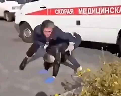 Адвокат Ефремова подрался с обидчиком, облившим его фекалиями (ВИДЕО)