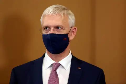 Premjers aicina atturēties no tikšanās ar draugiem un radiem