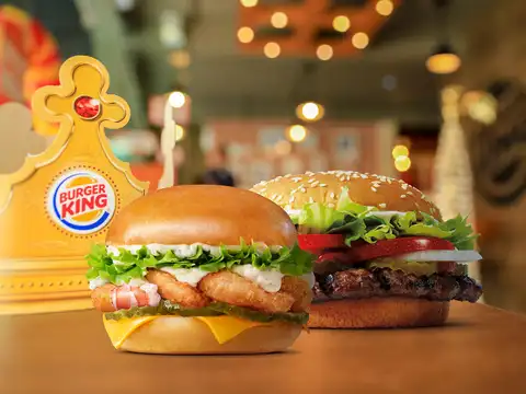 «Akropole» atvērts pirmais «Burger King» restorāns Latvijā