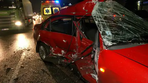 Хонда почти разломилась пополам: жуткое ДТП с пострадавшими в Плявниеках