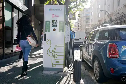Европа захотела увидеть на своих дорогах десятки миллионов электрокаров