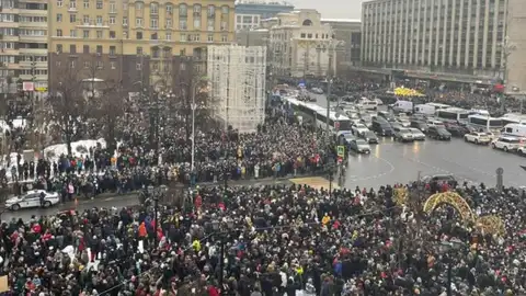 Navaļnija atbalstītāju demonstrācijās Krievijā piedalījušies vismaz 110 000 cilvēku