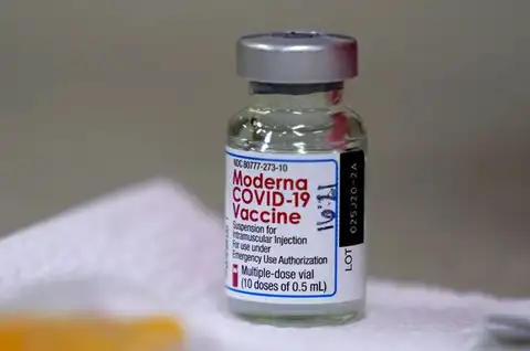И с Moderna тоже промахнулись: Латвия отказалась от почти 350 000 доз этой вакцины — подробности