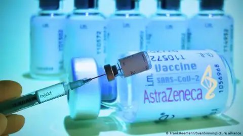 Uz pirmo nelielo «AstraZeneca» vakcīnu piegādi Latvijā cer nākamās nedēļas sākumā