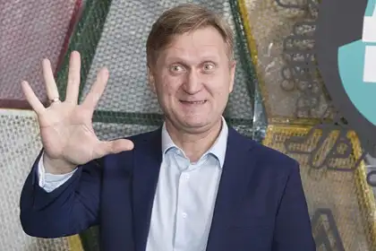 Из-за пандемии звезда «Уральских пельменей» пошел работать на парковку