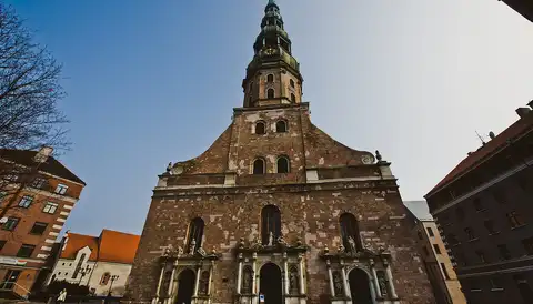 Mēnesi ātrāk no darba atlaidīs 22 Rīgas Svētā Pētera baznīcas pārvaldes darbiniekus