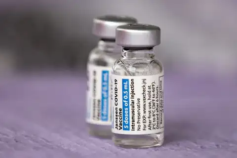 Vakcinācijas nodaļa: «Johnson&Johnson» atsācis vakcīnu piegādi