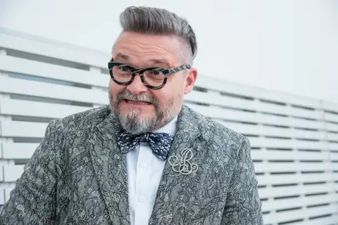 «Бренды почти умерли!» Грустно вздыхая, отметил историк моды Александр Васильев