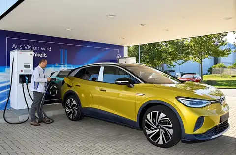 Кризис в Volkswagen: резкое падение прибыли, массовые сокращения и щедрые бонусы