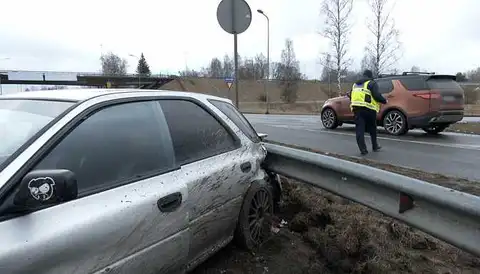 «Догнал, хотел таранить, подрезал и был таков»: странное проишествие на Карла Улманя гатве