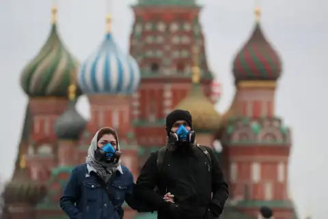 В России пообещали достичь коллективного иммунитета к коронавирусу к концу лета. Возможно ли это?