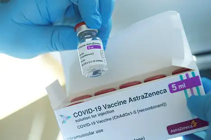 «AstraZeneca»: Palielinātam trombozes riskam vakcinētajiem nav pierādījumu