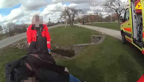 Из последних сил держал голову над водой: в Саласпилсе прохожий помог спасти  инвалида