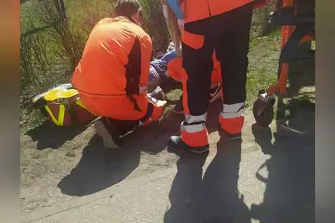 Водитель мопеда погиб при столкновении с грузовиком: трагедия в Айзкраукле