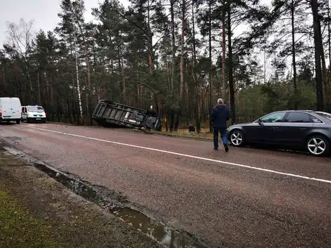 ДТП в Болдерае: в результате агрессивного поведения водитель микроавтобуса улетел в кювет (ВИДЕО)