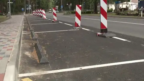 «И все об этом молчат!» В Саулкрасты построили новые парковки, но ошиблись с длинной разметки