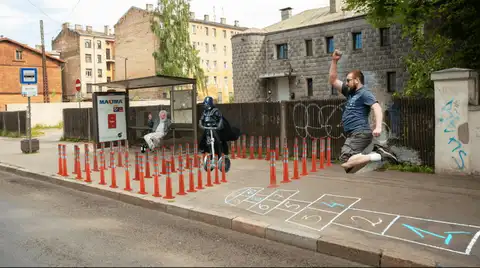 Столбики Стакиса вызвали бурю народного творчества: подборка мемов