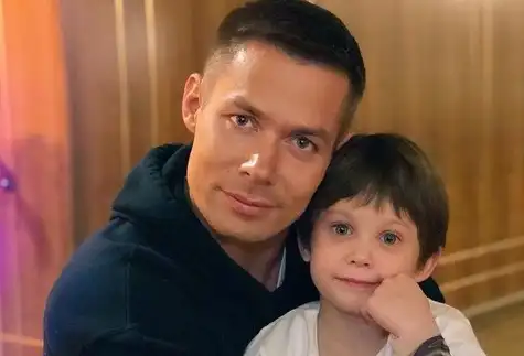 СМИ: агрессивная соседка избила 7-летнего сына Стаса Пьехи