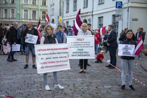 Antivakseri Saeimā draud teju ar pilsoņu karu