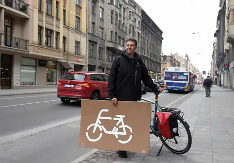 Aktīvisti Rīgā vēlas velojoslu izveidi arī Brīvības ielā