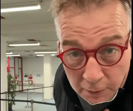 Я пока выбрал мужской: в европейской анкете для вакцинации предоставляют выбор из шести вариантов гендеров