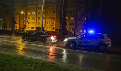 Iereibis vadītājs par bēgšanu no policijas un sadursmes izraisīšanu ar dienesta auto saņem 2500 eiro sodu