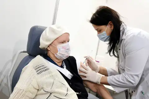 Pagājušajā nedēļā puse izlietoto Covid-19 vakcīnas devu izmantota balstvakcinācijai