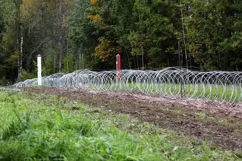 «Уже было 34 случая порчи забора — еще до сдачи в эксплуатацию»: ситуация на белорусско-латвийской границе
