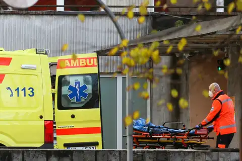 Piektdien Latvijā atklāti 1422 Covid-19 gadījumi un miris 51 saslimušais