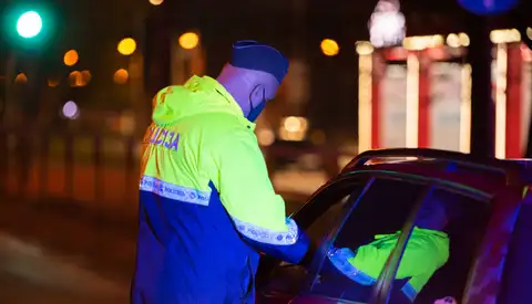 Bēgot no policijas, 30 gadus vecs «Porsche» vadītājs tiek pie deviņiem pārkāpuma procesiem