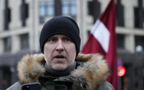 Rosina vērtēt Gobzema iespējamos ētikas pārkāpumus, nepakļaujoties policijas prasībām