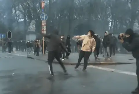 В Брюсселе массовые акции протеста против ковид-ограничений вылились в столкновения с полицией (ВИДЕО)