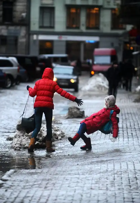 Pieaugot kritienos gūto traumu skaitam, Rīgas 2. slimnīcā veidojas garākas rindas uz pakalpojumiem