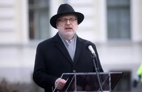 Levits izsludina likumu par labas gribas atlīdzinājumu Latvijas ebreju kopienai