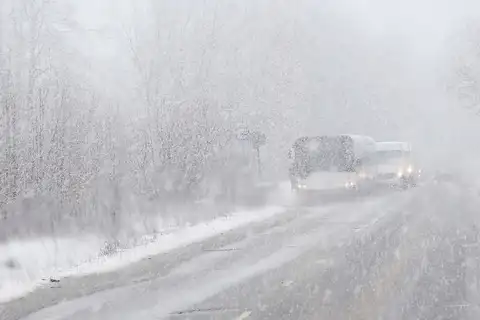 Ceturtdien un piektdien atkal gaidāms vētrains vējš un sniegputenis