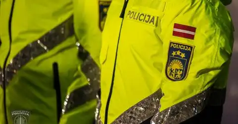На Елгавском шоссе под колесами грузовика погиб пешеход