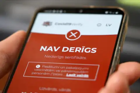 Par Covid-19 sertifikātu viltošanu trim sievietēm piespriež sabiedrisko darbu