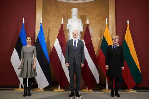 Ir jāprasa stingrākas sankcijas pret Krieviju un lielāku atbalstu Ukrainai: Kariņš satikās ar Baltijas valstu premjeriem