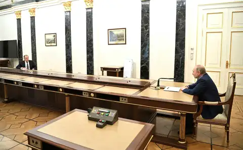 Ни мира, ни войны. Но армию не распускать: наказ Путина министрам иностранных дел и обороны