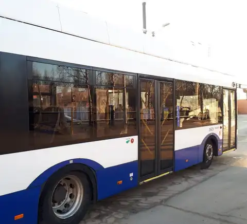 Зайцем катается? В рижском автобусе замечен необычный пассажир (ВИДЕО)