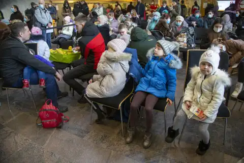 Ziņojums: Visvairāk Ukrainas bēgļu uzņem tās valstis, kuras ir vismazāk gatavas bēgļu integrācijai