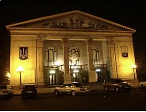 Италия восстановит разрушенный бомбами театр в Мариуполе