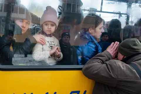 День знаний в украинских школах: «Новую учительницу боюсь больше, чем ракет»