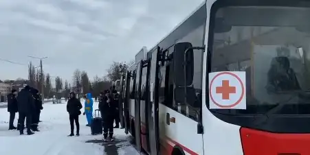 «Продолжительность жизни составляет 15 минут»: медик латвийской неотложки о поездке в Украину