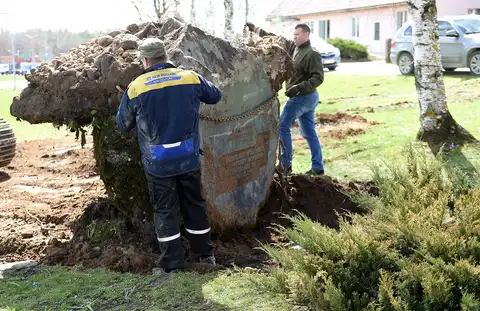 Valdība atbalsta 69 padomju un nacistisko režīmu slavinošu pieminekļu demontāžu