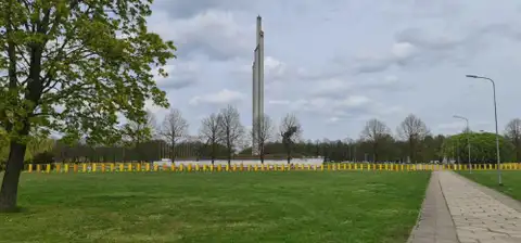 Sāksies Uzvaras parkā esošā pieminekļa pēdējā elementa — obeliska — demontāža