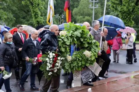 Rīgā ar gājienu piemin PSRS komunistiskā režīma represiju upurus